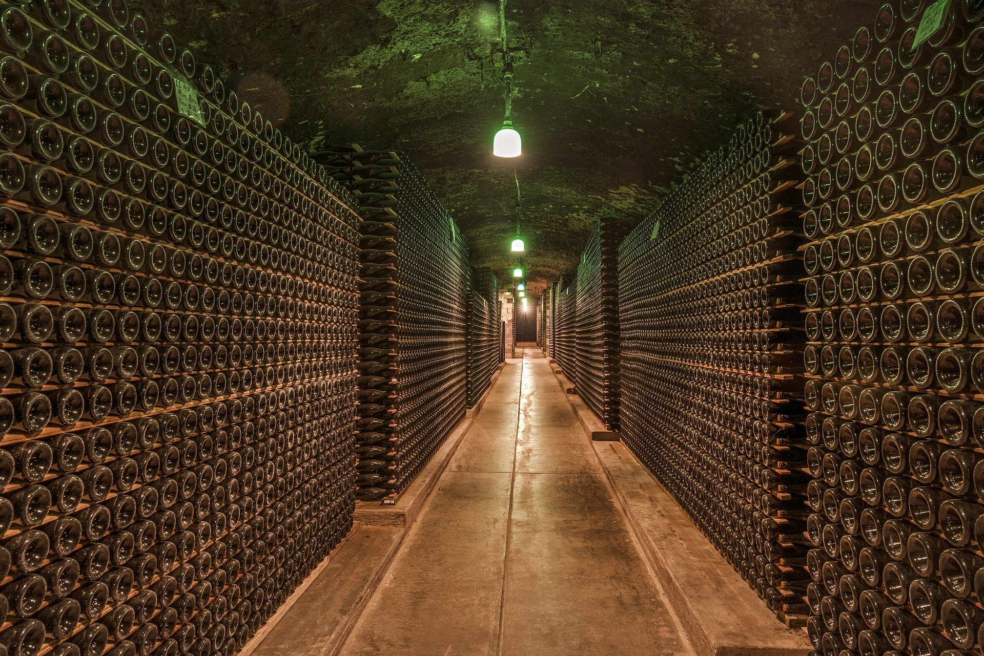 wine-cellar-1329061_1920